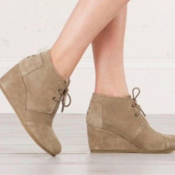 TOMS Suede Taupe Desert Wedge Lace Up Ankle Boot Booties - Picture 1 of 8